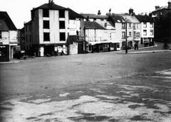 Pleasant-Row-prior-to-Bourne-Road-being-pushed-through-the-Old-Town.-1957.